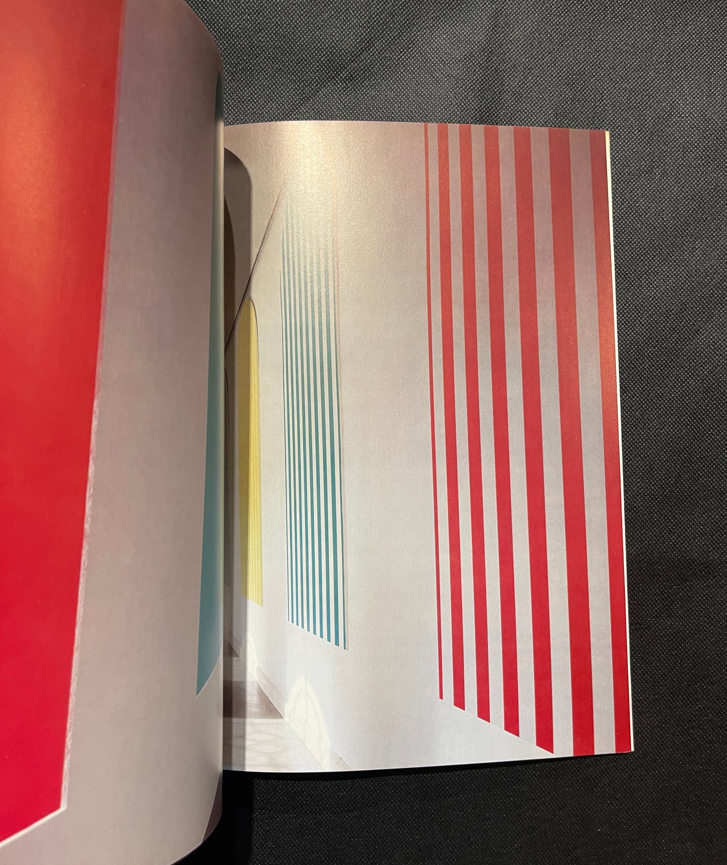 Title: Daniel Buren: Wo? Was? Wie? Arbeiten vor Ort. Kunstverein Hannover, 1992