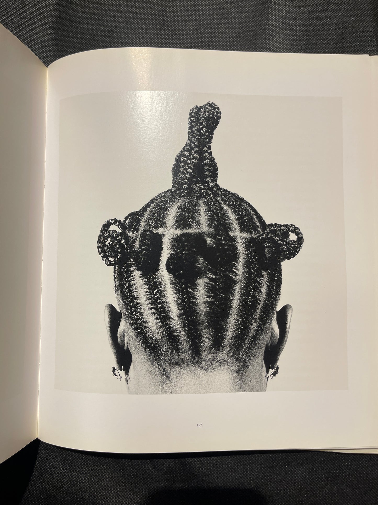 J.D. ’Okhai Ojeikere — Photographs

First Edition, 1995 – Fondation Cartier / Scalo

vg++ HC DJ